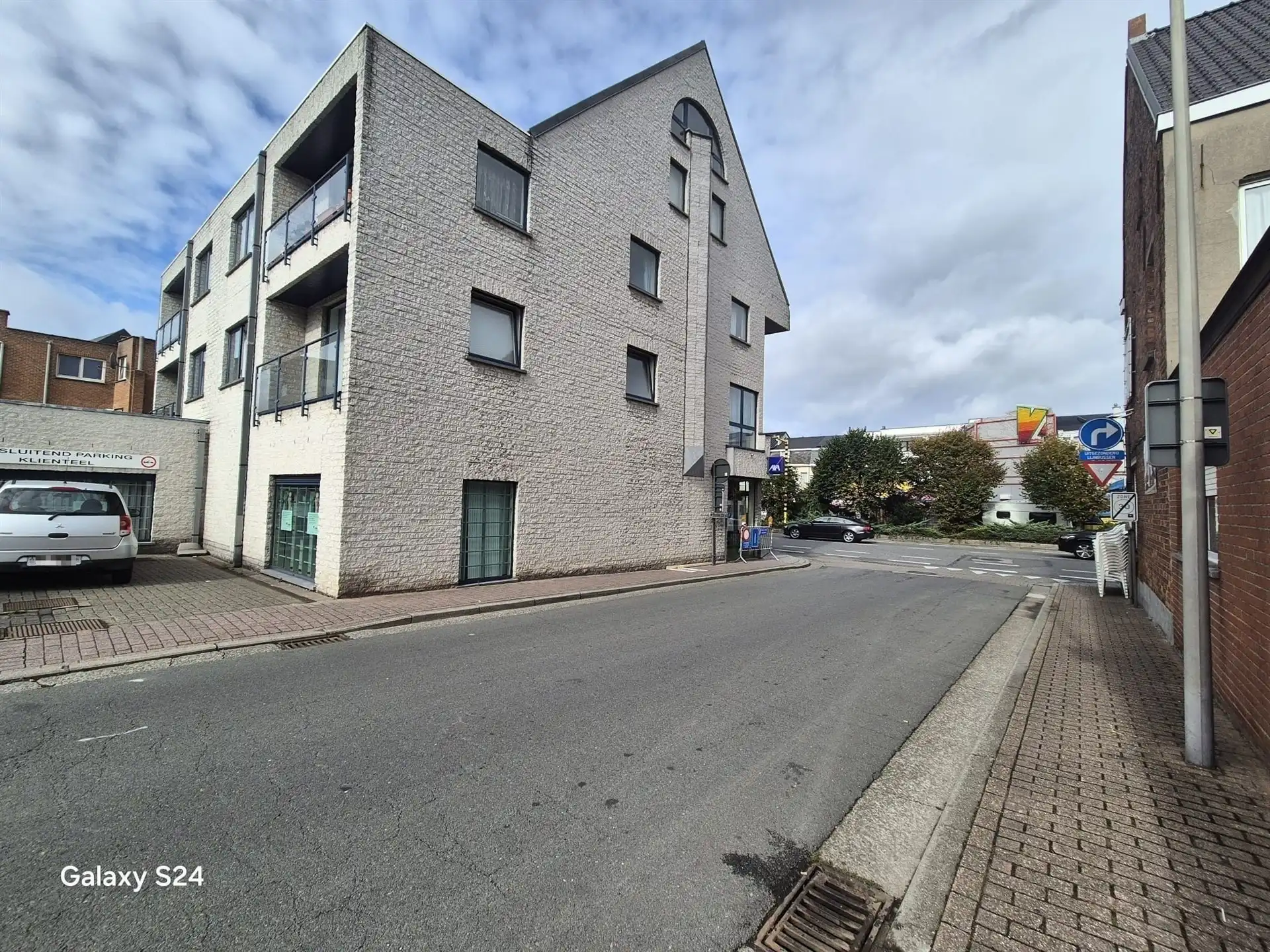 Ruim handelspand te huur – voormalig bankkantoor.  foto 21