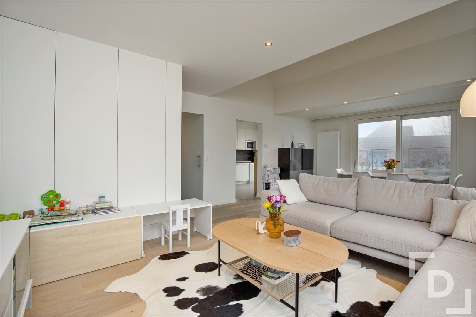 Prachtige villa aan de stadsrand foto 8
