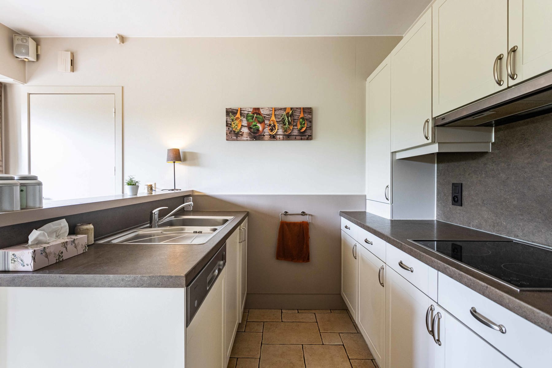 Te koop: Gezinswoning met praktijkruimte in een rustige wijk foto 9