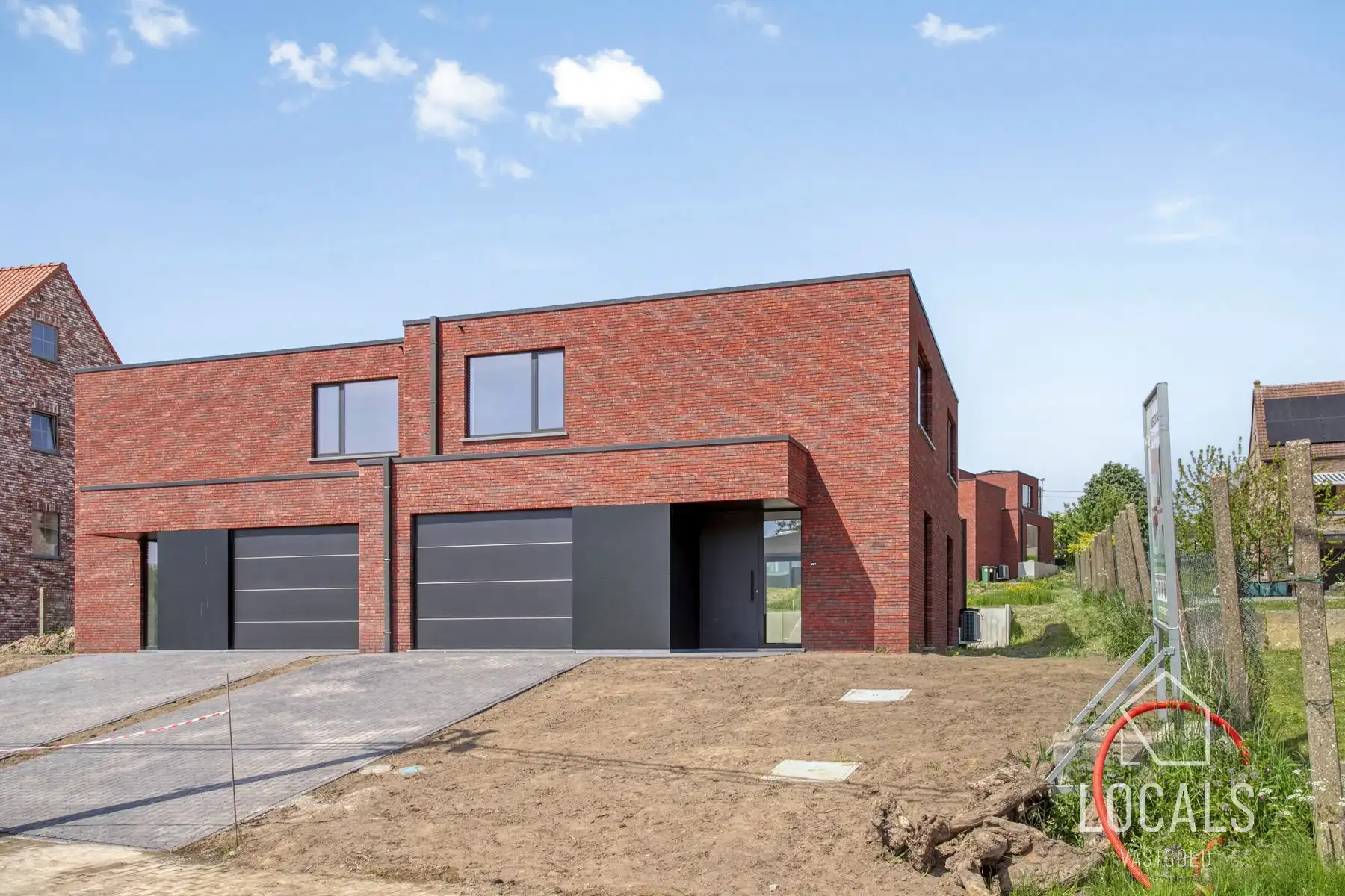 Ruime HOB met garage, tuin & 3 slaapkamers op toplocatie! foto {{pictureIndex}}