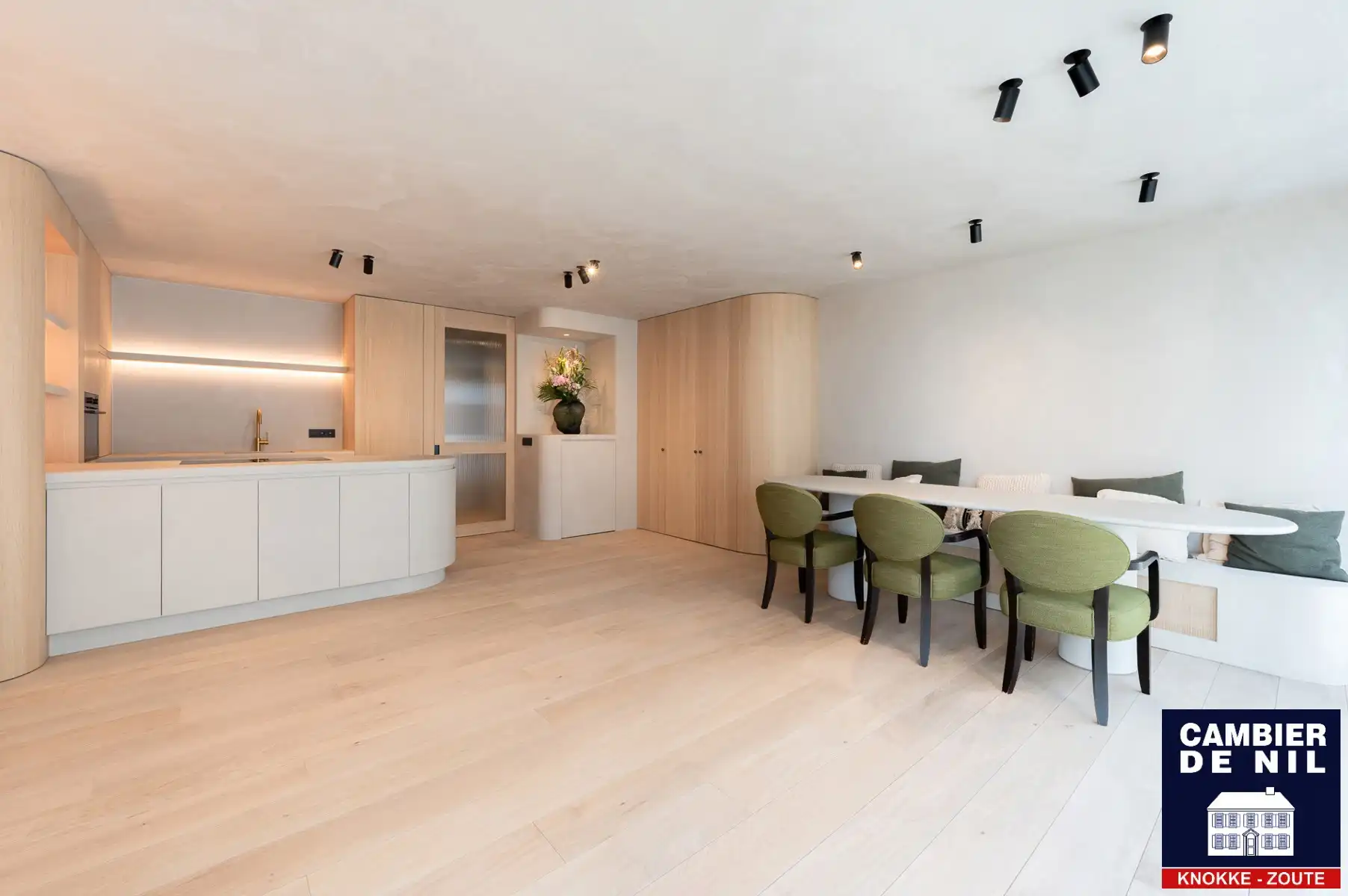 Tijdloos gerenoveerd appartement met zijdelings zeezicht  foto 5