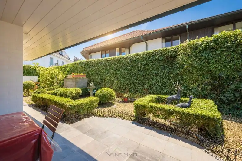 Vincimmo stelt u dit verzorgd gelijkvloers appartement met tuin voor, gelegen vlak bij het casino van Knokke. foto 3