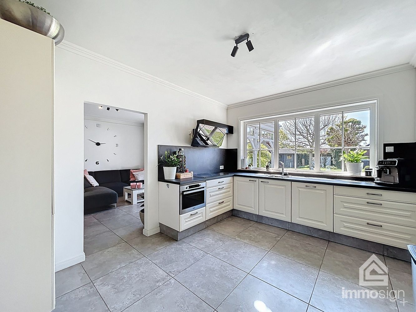 Instapklare gezinswoning met 3 slaapkamers, 2 badkamers, vrijstaande garage en prachtige tuinkamer foto 24