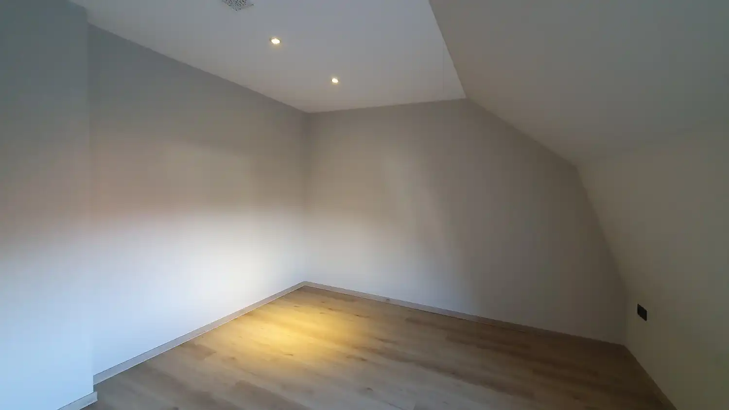 Volledig gerenoveerde HOB stadswoning met toffe tuin en 2 slaapkamers in Bree centrum foto 12