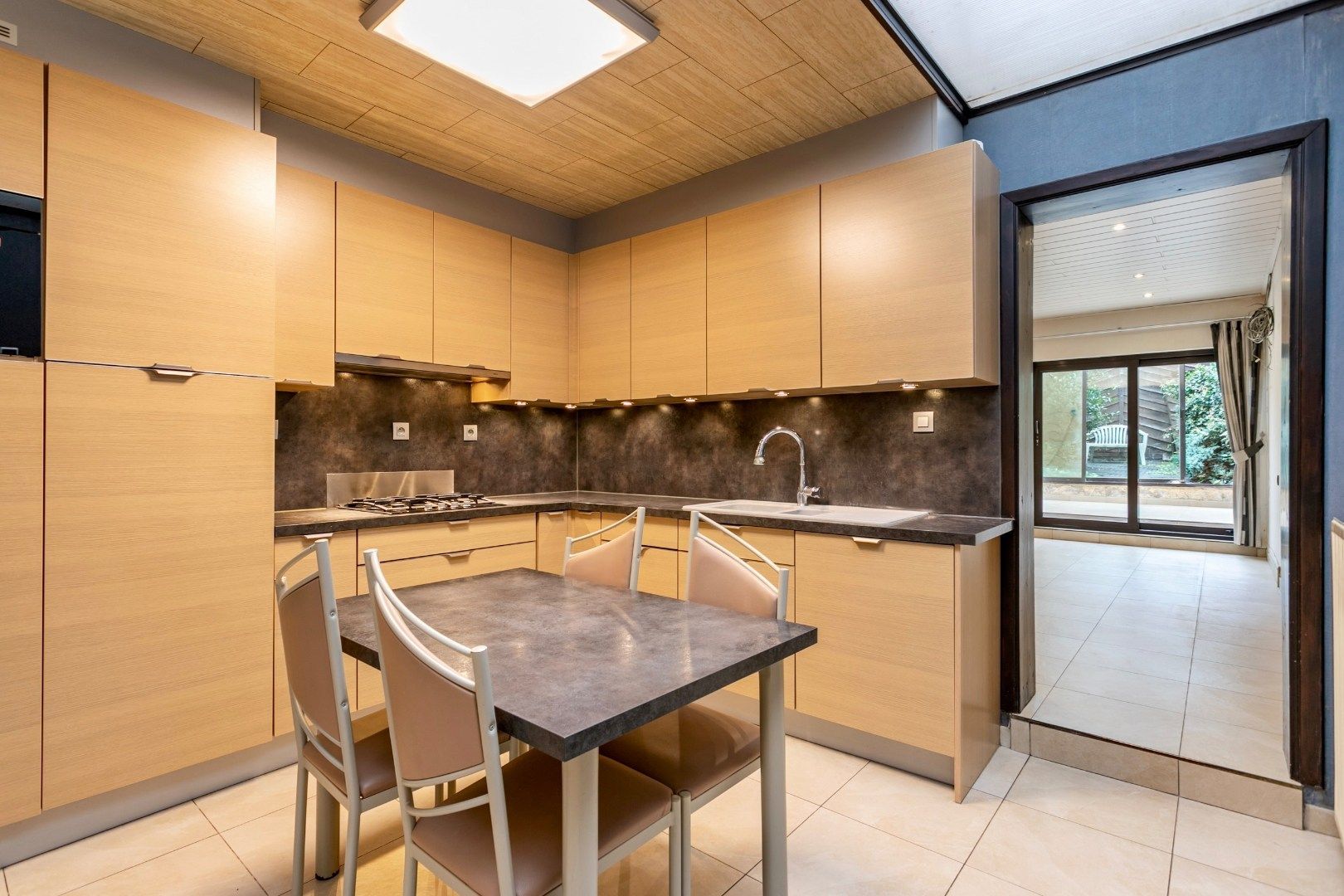 Handelspand met woonst te Halle-centrum foto 5