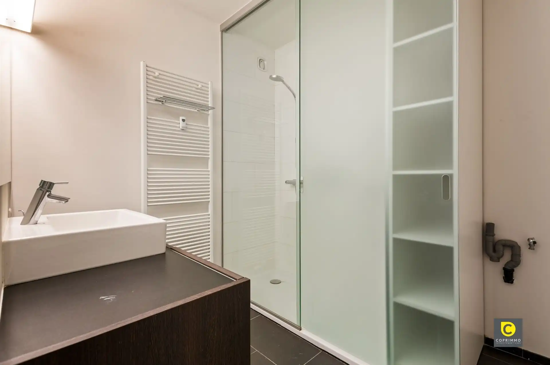 Ruim, instapklaar 2 slpk app met 2 terrassen! foto 9