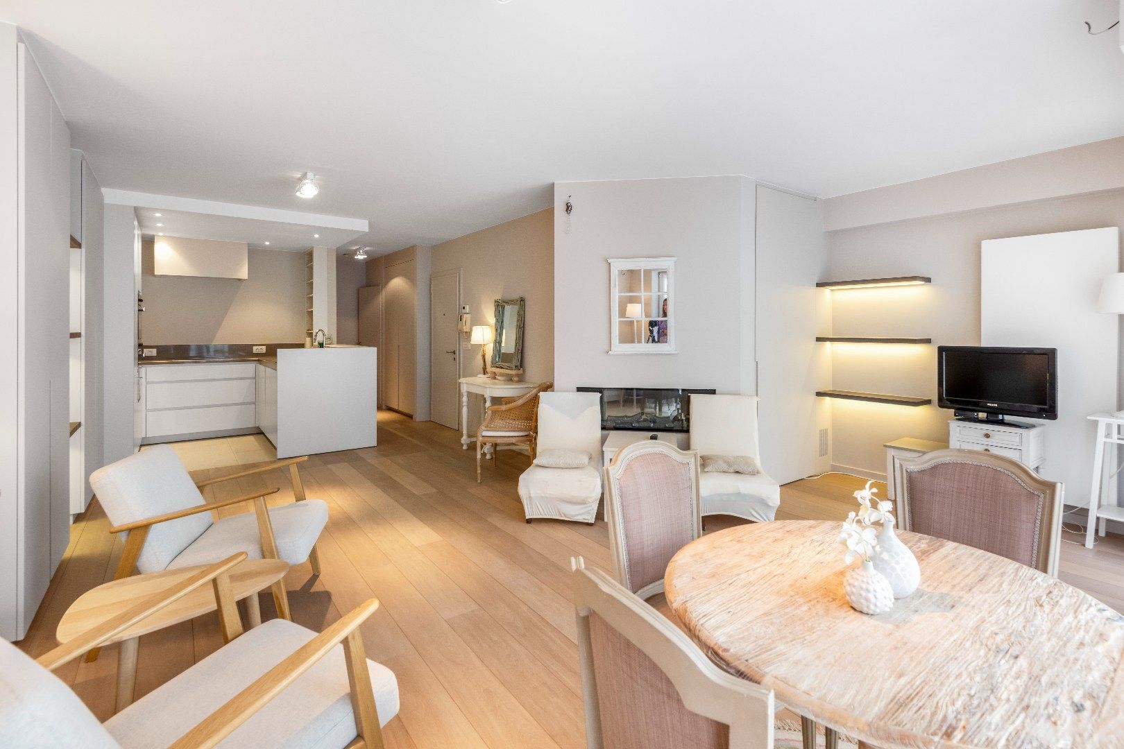 Mooi instapklaar appartement op de Dumortierlaan foto {{pictureIndex}}