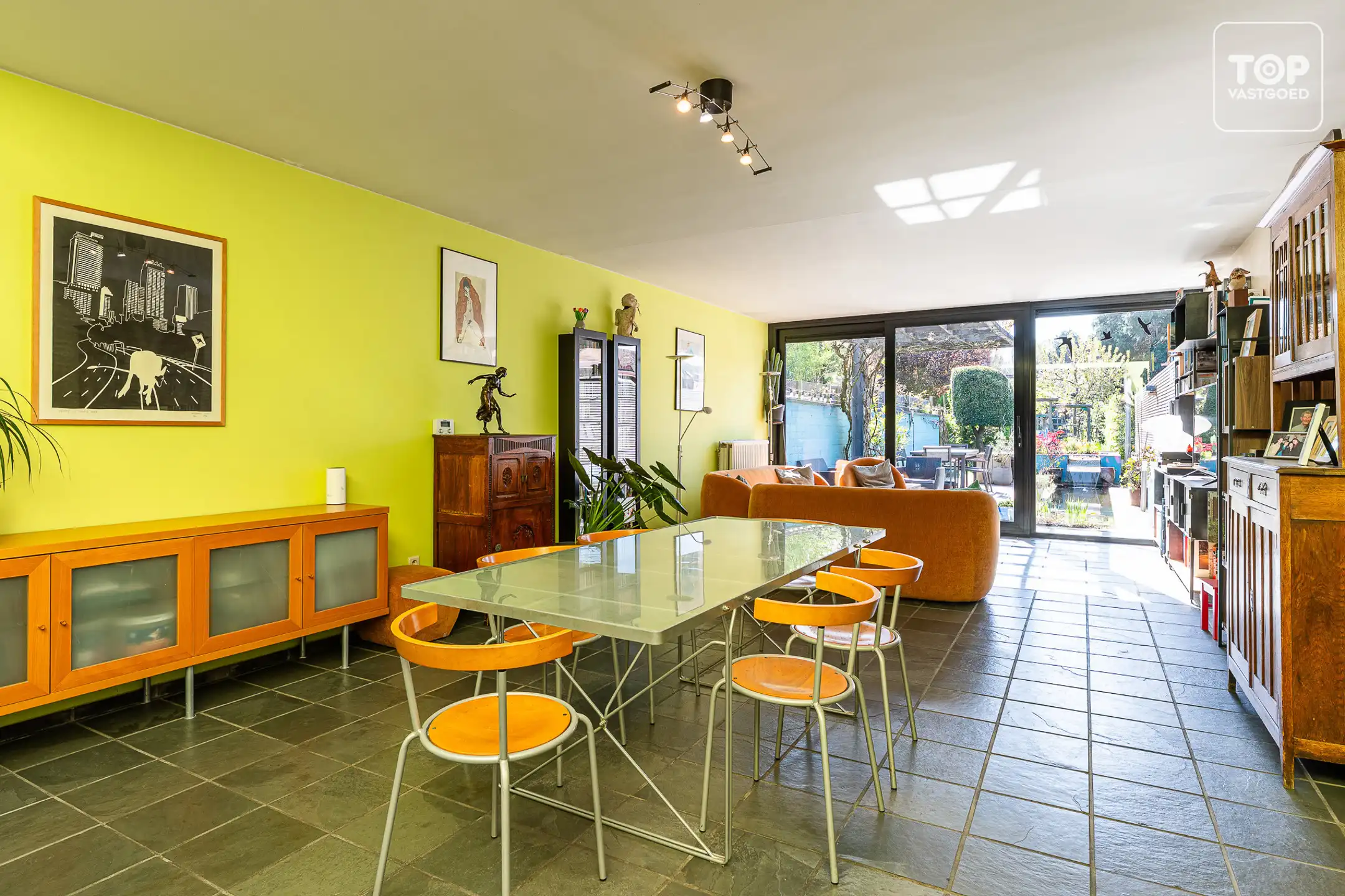 Instapklare woning met 4 slaapkamers, garage en prachtige tuin.  foto 4