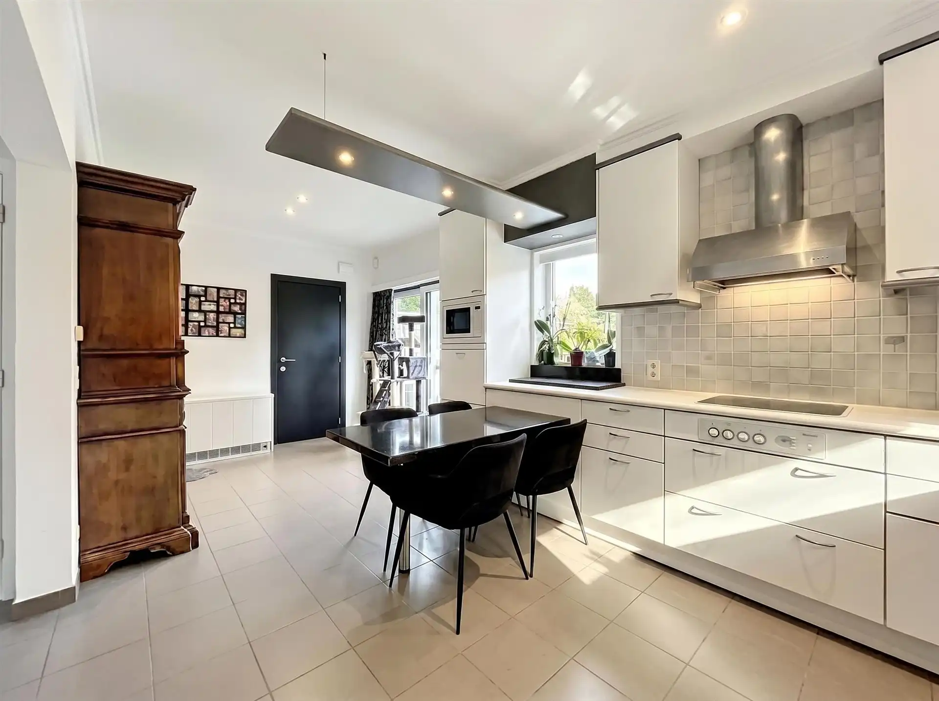 Instapklare gezinswoning met 3 slaapkamers en garage op toplocatie foto 4