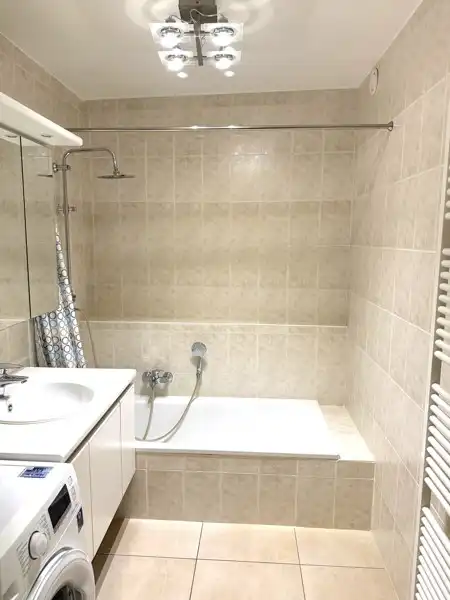 Instapklaar 2-slaapkamerappartement met balkon en overdekte autostaanplaats TE HUUR in Ooigem! foto 14