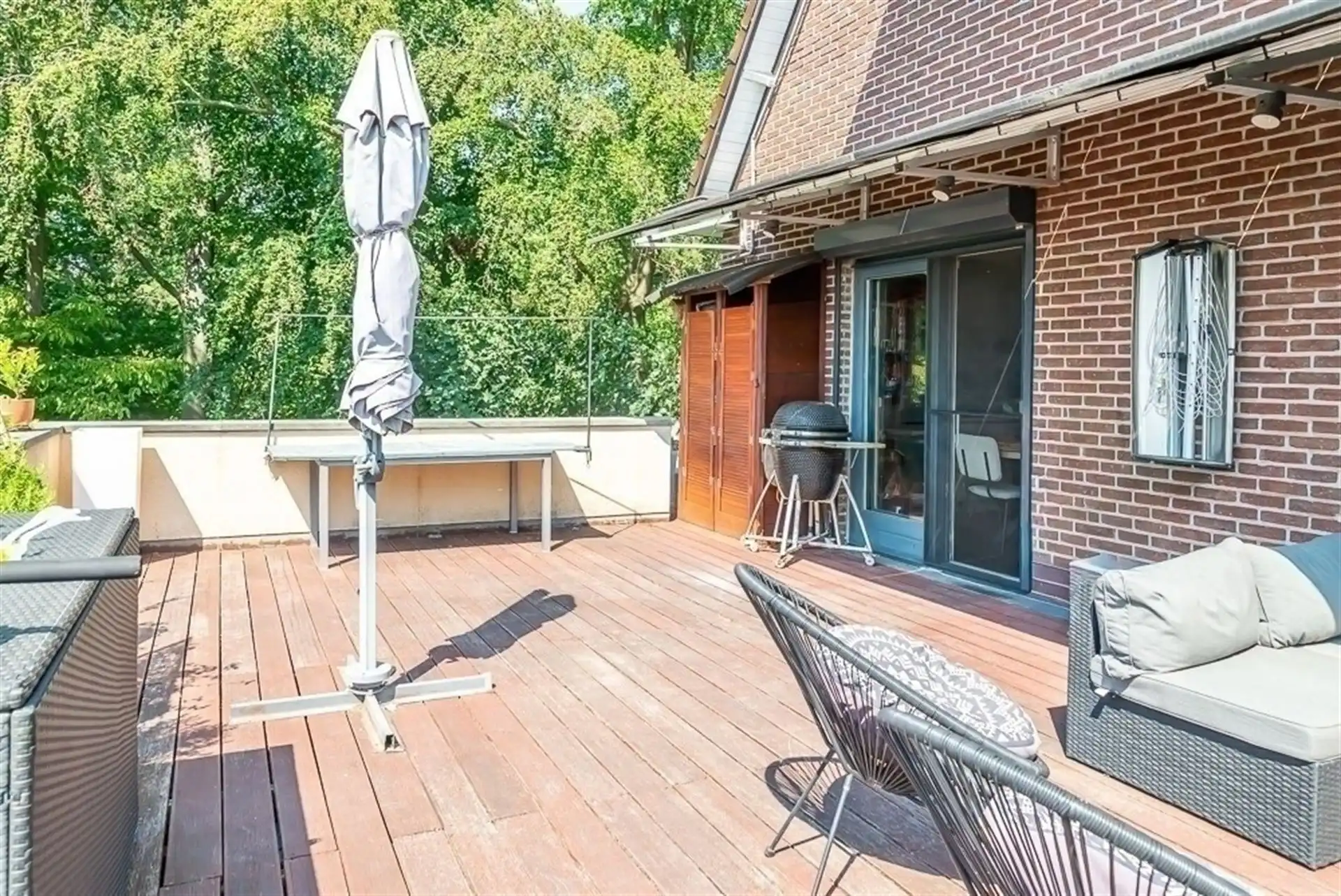 Karakteristiek handelshuis met ruime bovenwoning op toplocatie nabij Maasmechelen foto 38