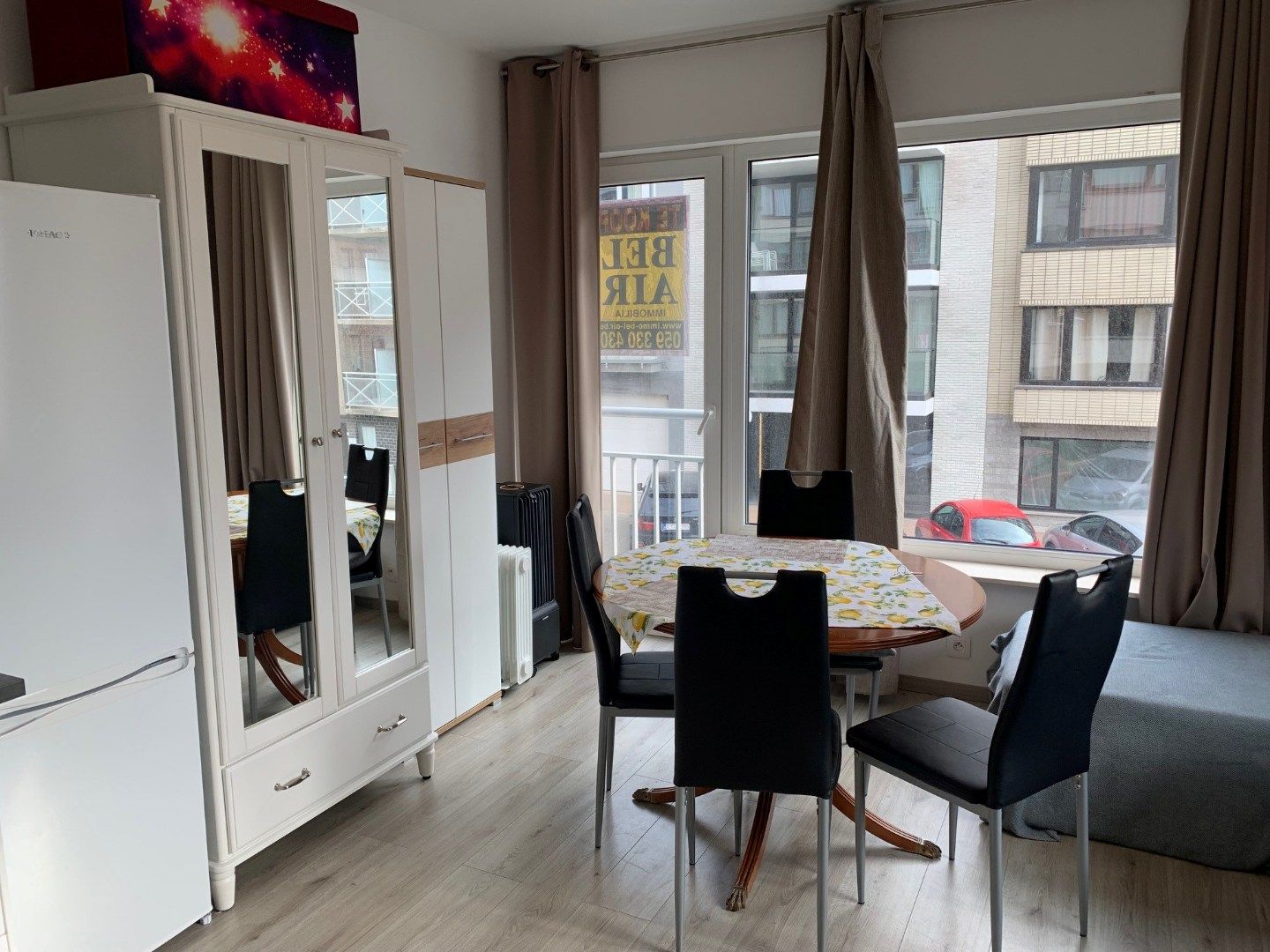 Gemeubelde studio vlak aan zee foto 4