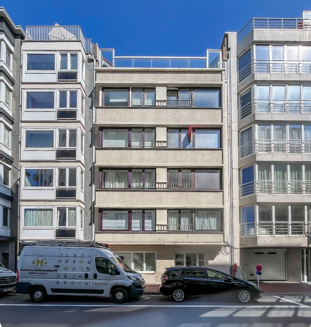 Luxueus gerenoveerd appartement met drie slaapkamers en lateraal zeezicht in het Zoute. foto 16