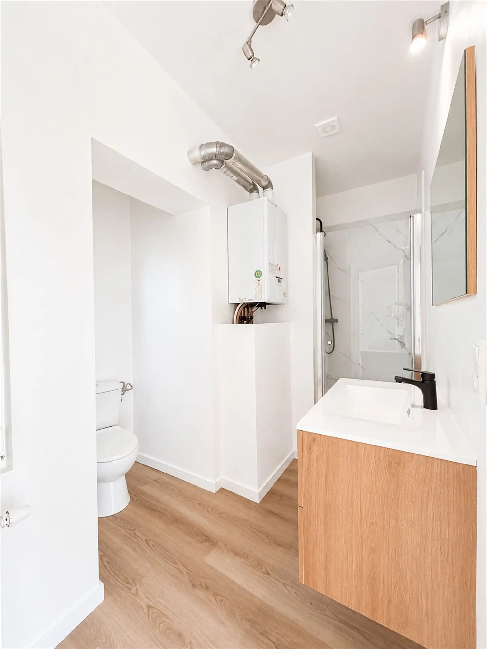 Instapklare gerenoveerde studio te Antwerpen foto 5
