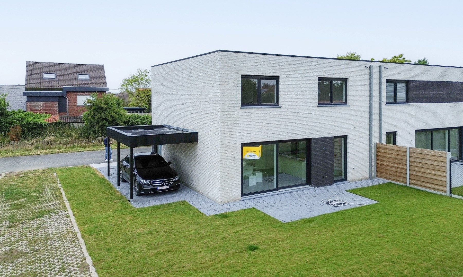 Ruime energiezuinige nieuwbouwwoning (type halfopen) (2024) met carport op 247m² gelegen te Houthulst. foto 2