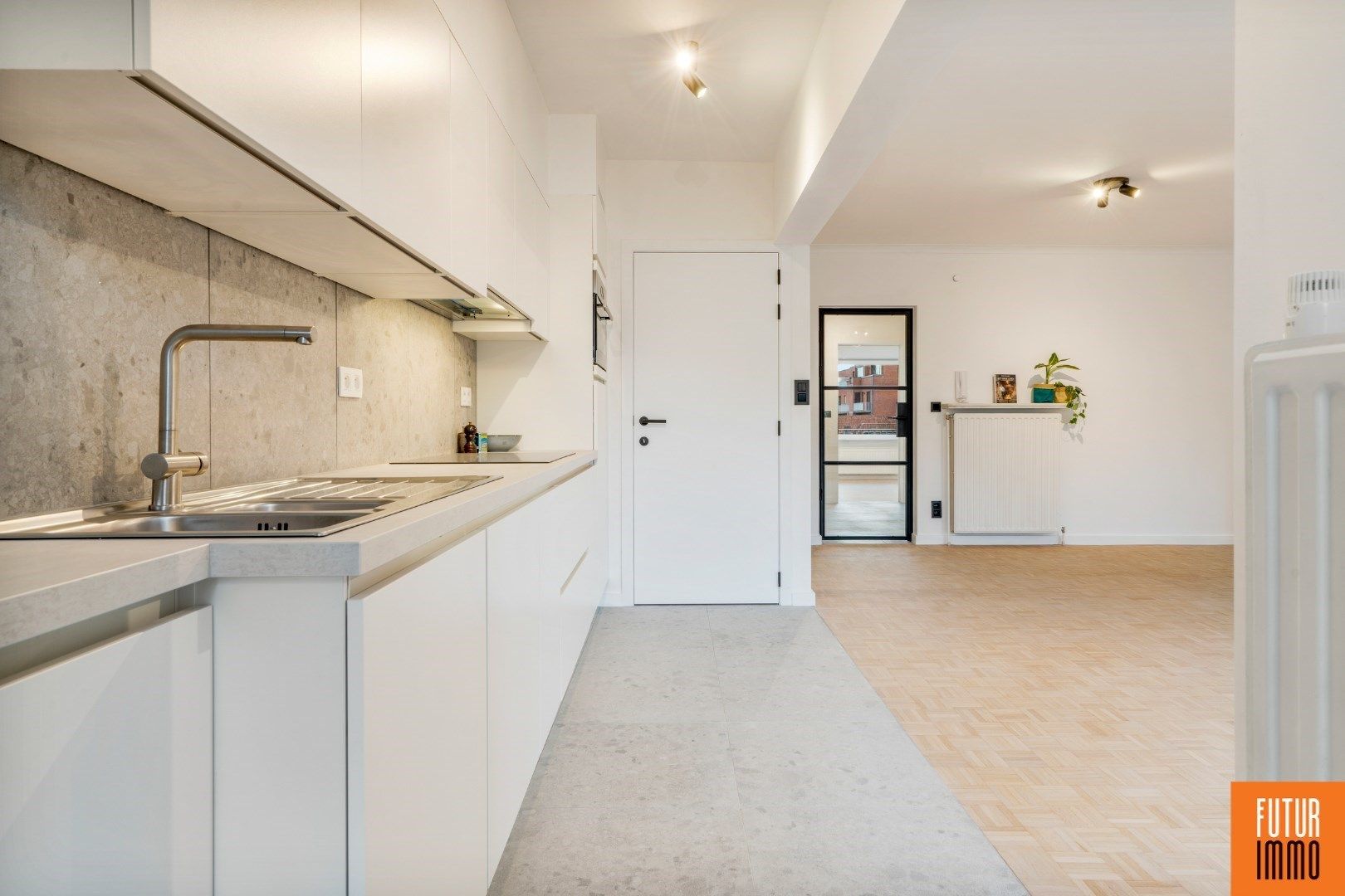 Prachtig gemoderniseerd 2-slpk appartement tegenover Stadspark foto {{pictureIndex}}