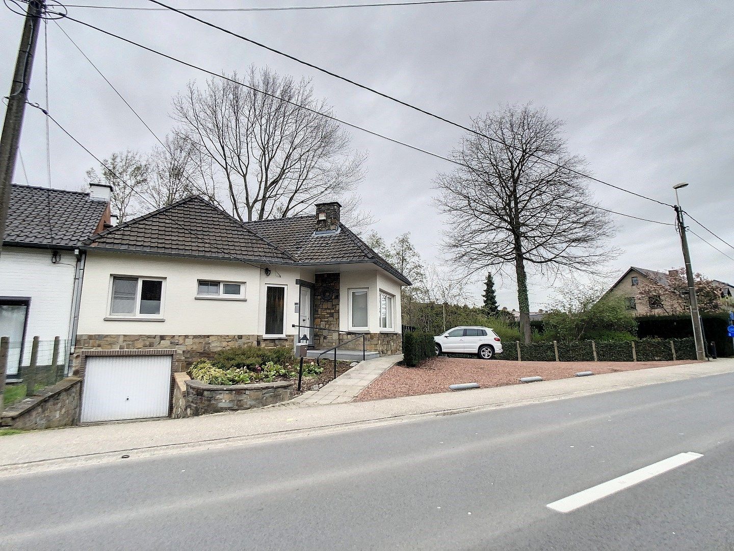 Goed gelegen woning met 2 slaapkamers, kelder, garage en tuin te Tongeren foto 1