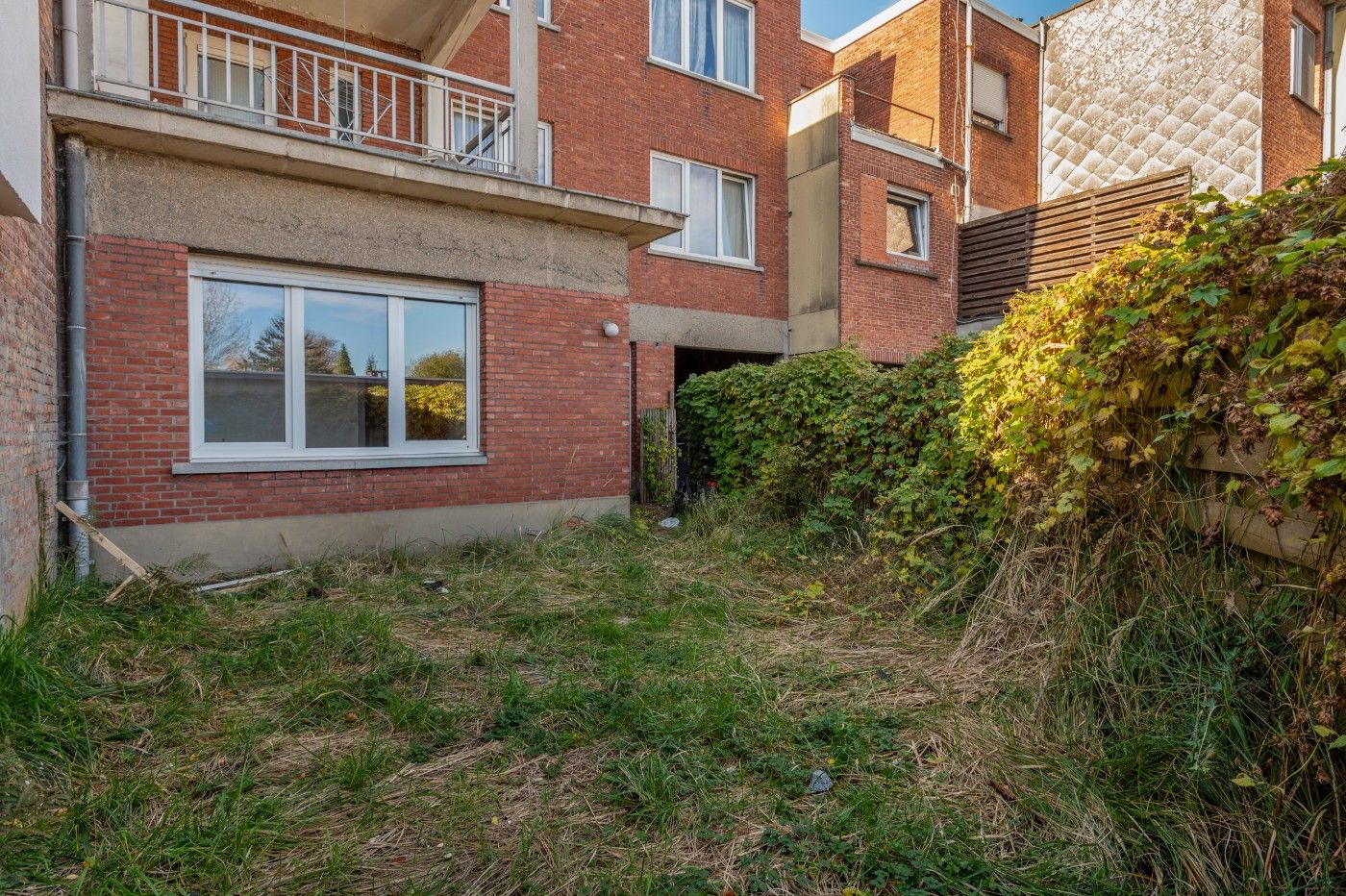 Te renoveren opbrengsteigendom met 3 app. en 3 garageboxen foto 14