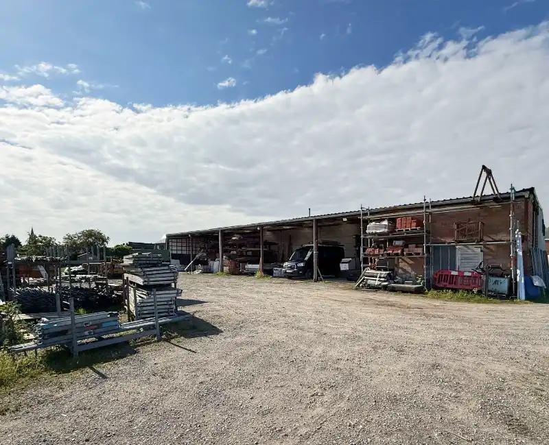 Bedrijfsgebouw met magazijn te koop foto 4