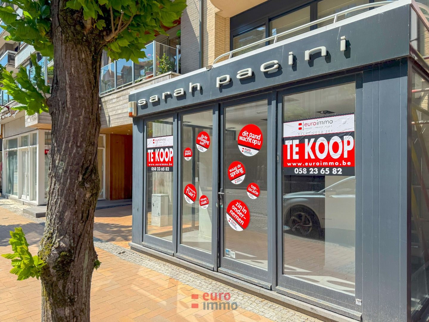 Winkelpand te koop aan de zuidzijde van de prestigieuze Albert I Laan van Nieuwpoort! foto {{pictureIndex}}