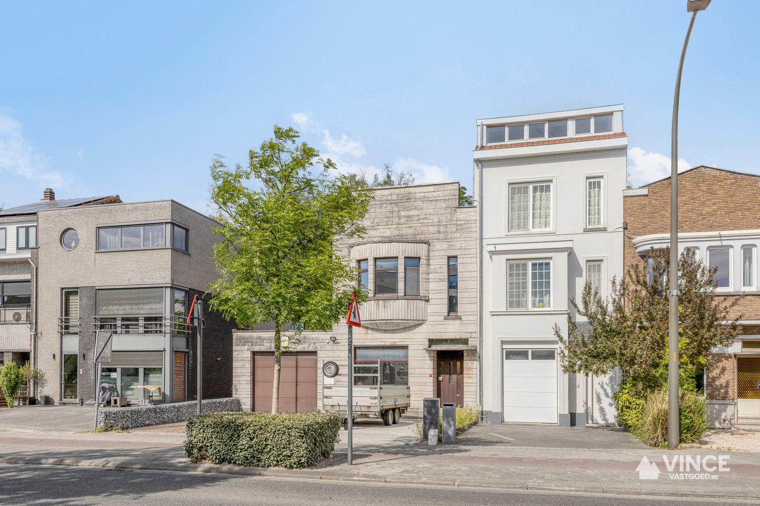 Woning met ruim magazijn foto {{pictureIndex}}