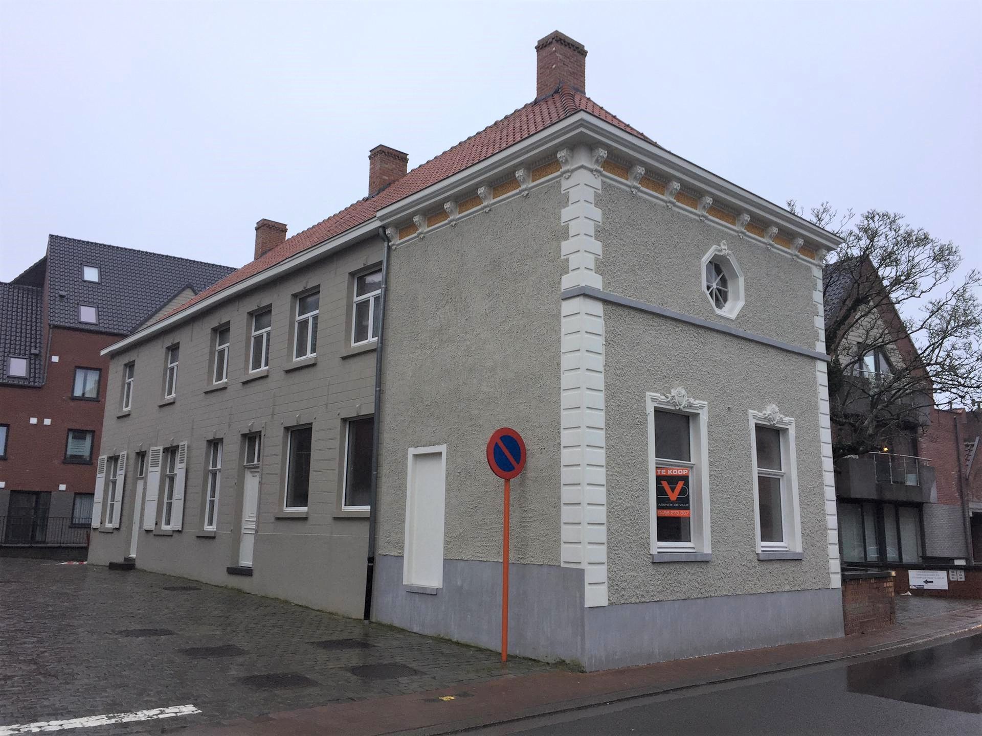 ‘Huis Maes’ is een renovatieproject in een herenhuis bestaande uit 2 ruime appartementen met hoogwaardige afwerking. foto 3