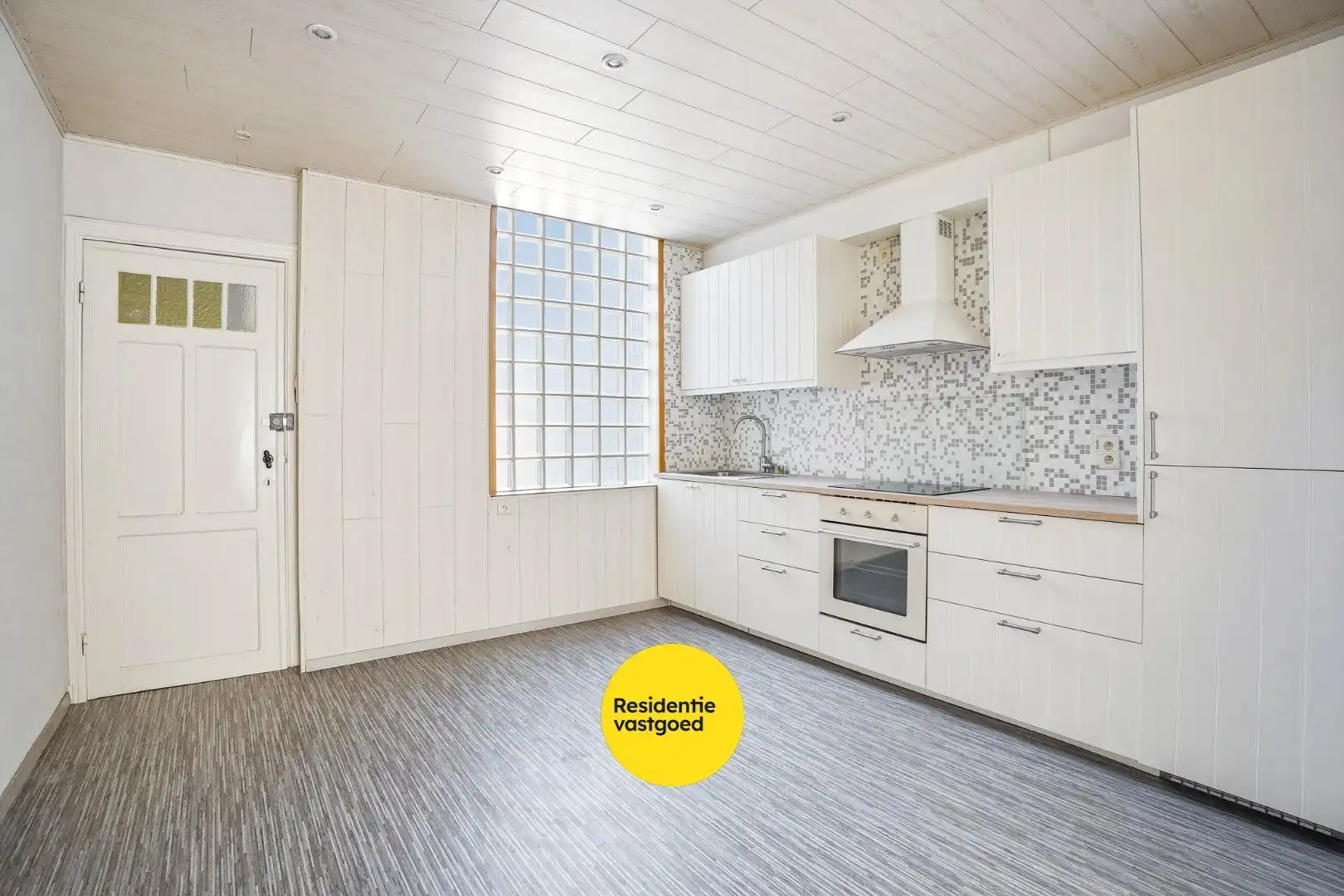 Goed gelegen gebouw op 117m² te De Panne bestaande uit een handelsruimte en woonst.  foto 9