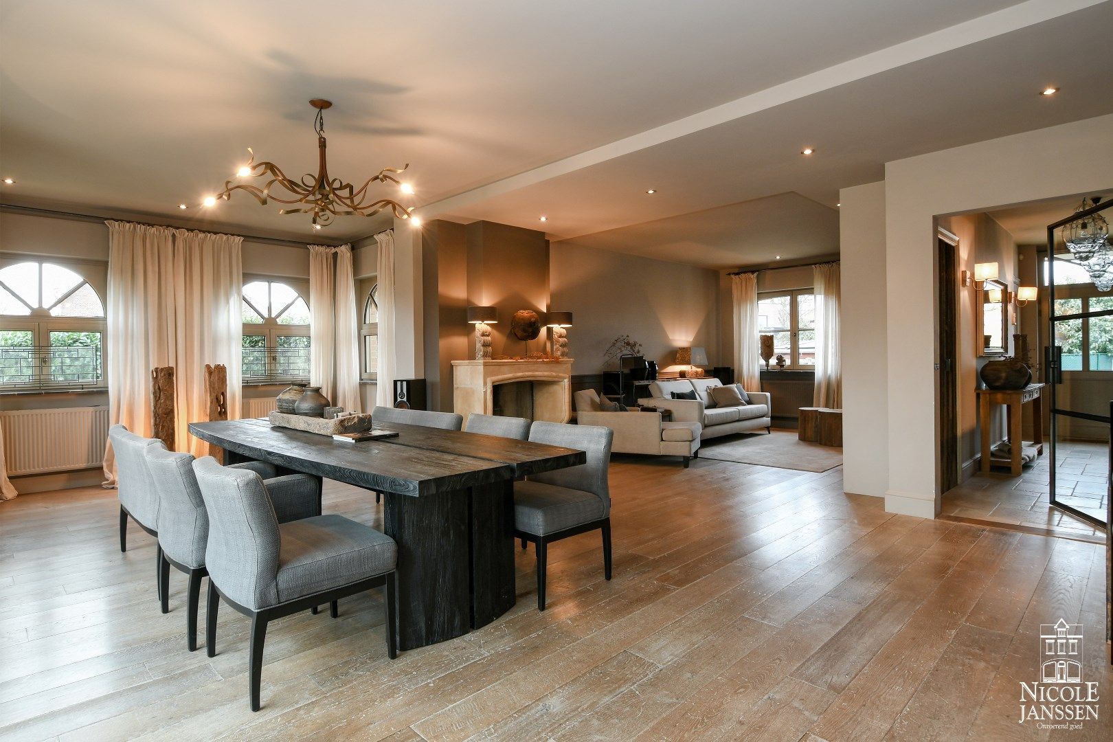 Kwalitatief afgewerkte en instapklare villa met mooi aangelegde tuin nabij het centrum  foto 8