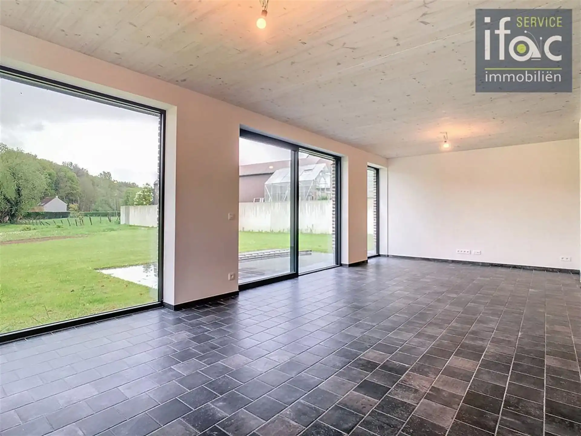 Villa met 4 slaapkamers, 2 badkamers en een grote tuin foto 17