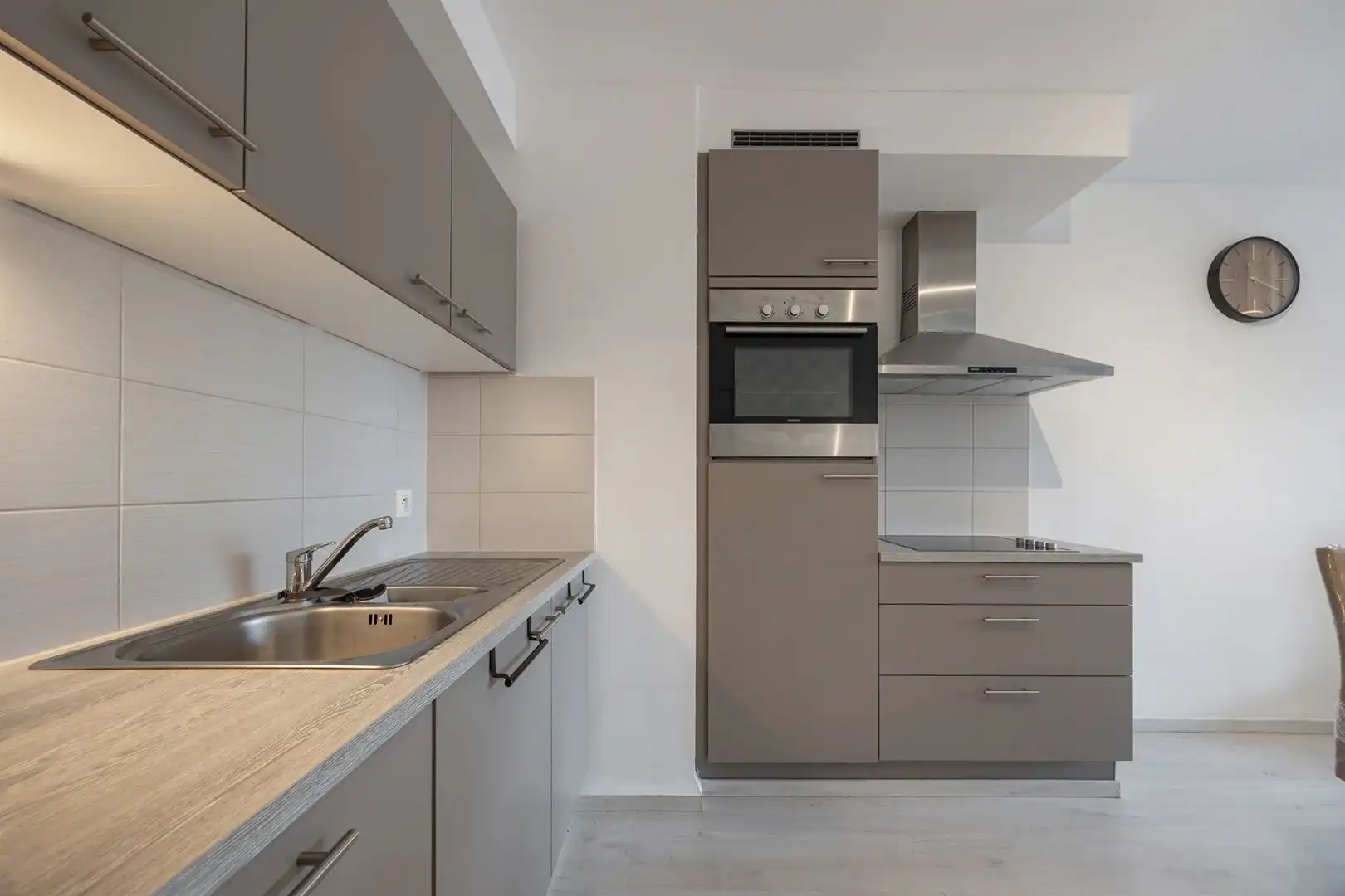 Modern en licht appartement met terras in parkomgeving. foto 5