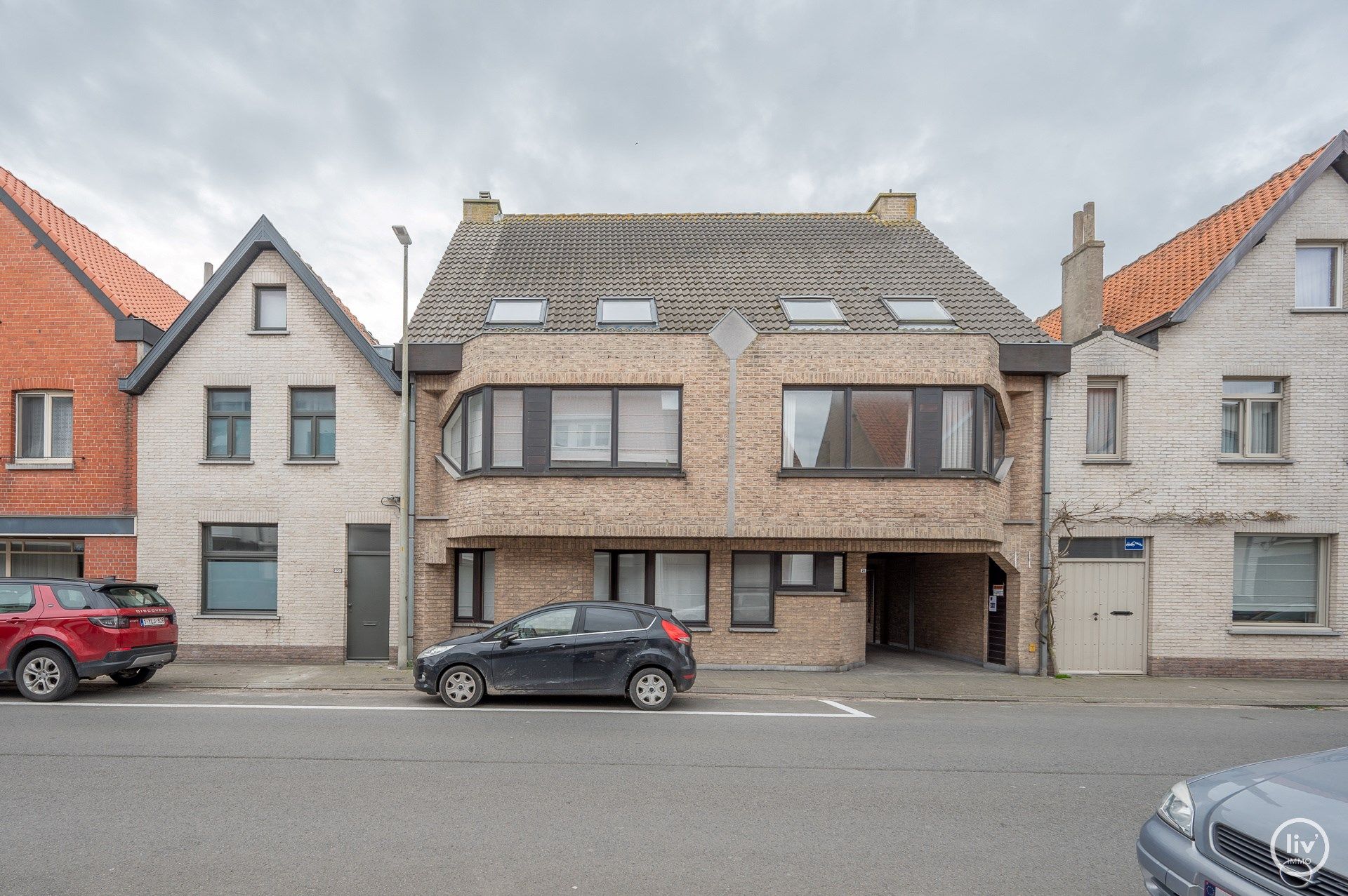 ONGEMEUBELD - 3 volwaardig slaapkamer appartement(duplex) met ruim terras gelegen in hart van oud-Knokke op wandelafstand van de Lippenslaan en groentenmarkt.  foto {{pictureIndex}}