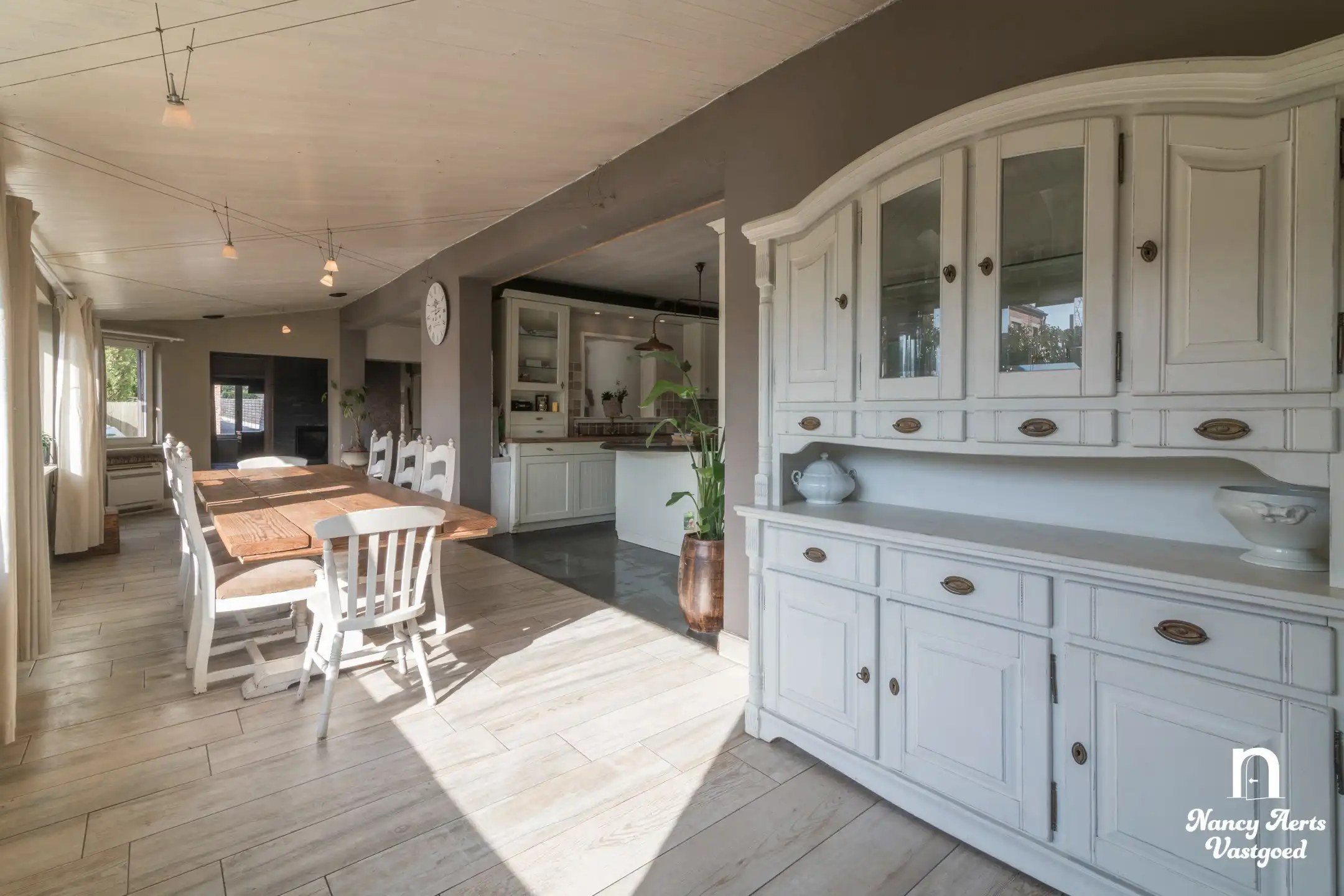 Ruime halfopen woning met tuin en veel potentieel foto 7