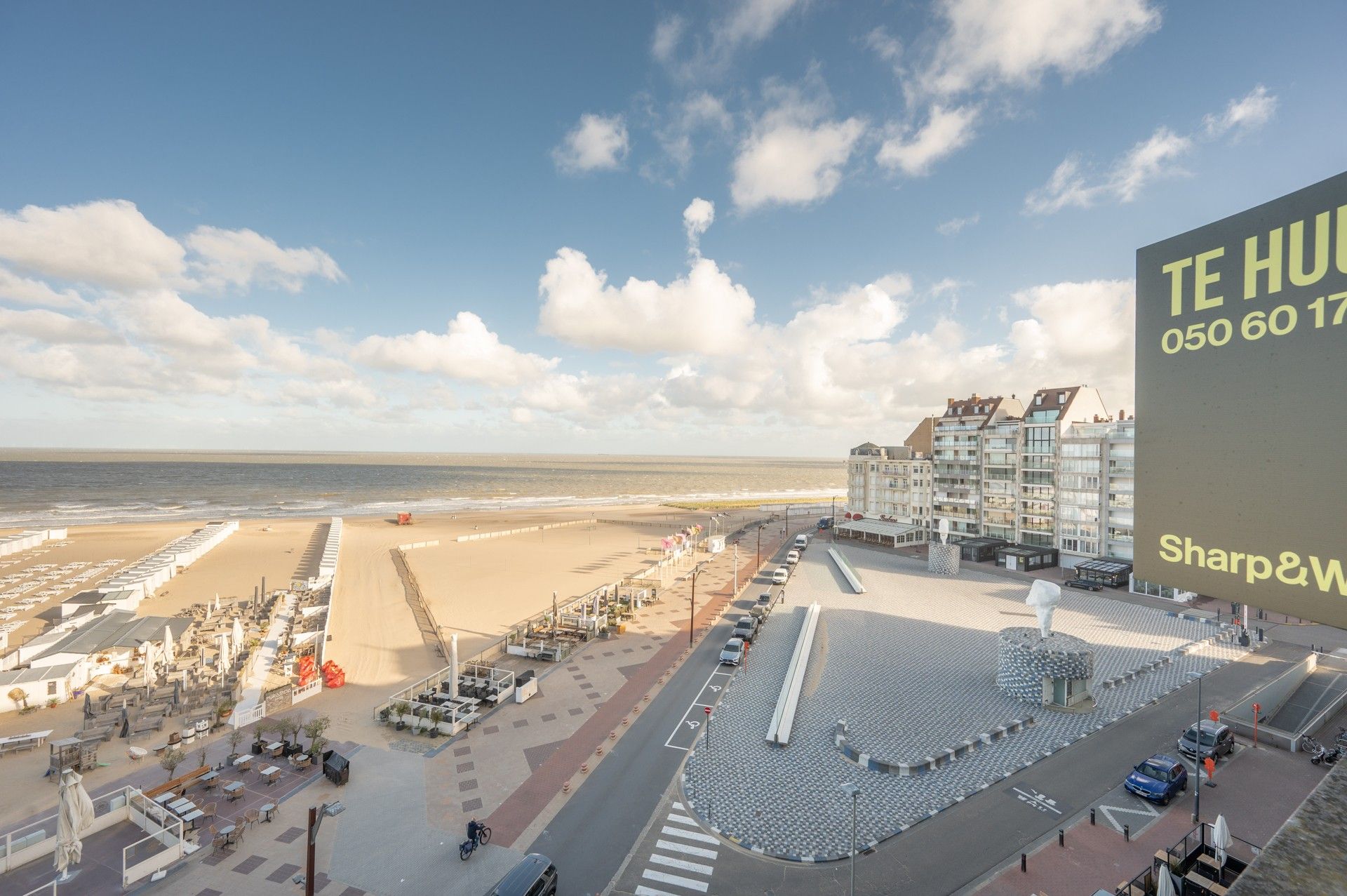 Gemeubeld: verfijnd gerenoveerd appartement op de zeedijk vlakbij het Rubensplein te Knokke! foto 27