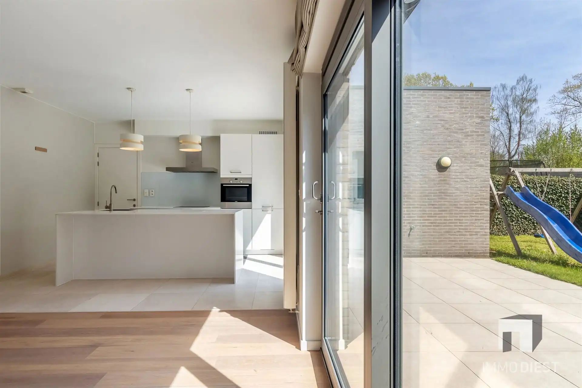 Luxe woning met 4 slaapkamers, 2 badkamers, garage en zonnige tuin foto 13