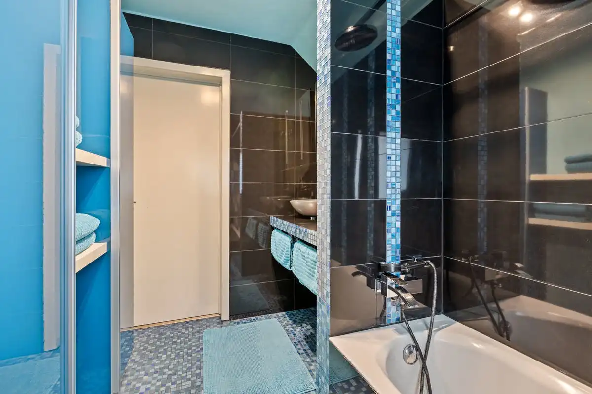 Instapklare woning met garage te koop in Bilzen foto 19