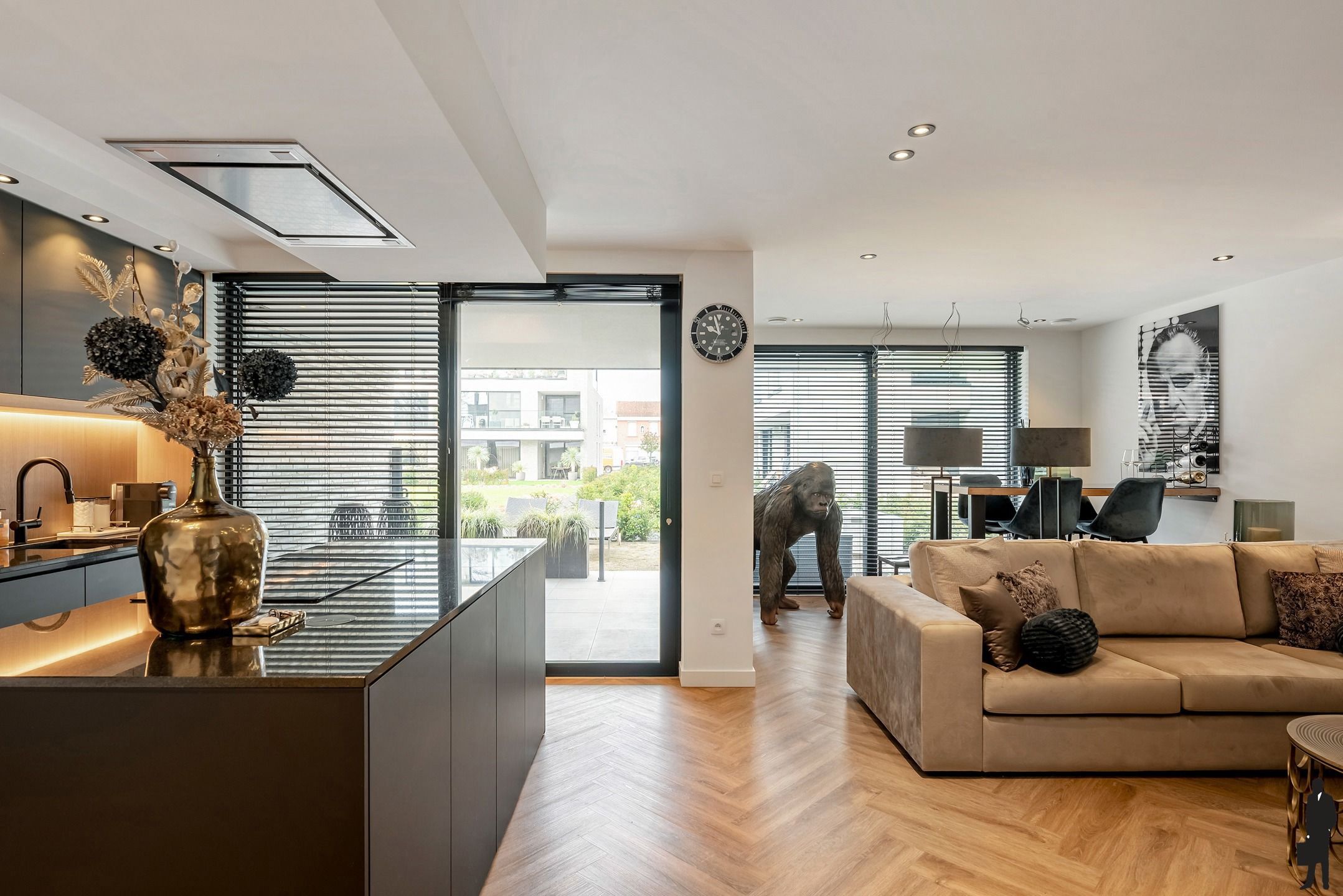 Luxe afgewerkt gelijkvloers appartement met twee slaapkamers foto 4
