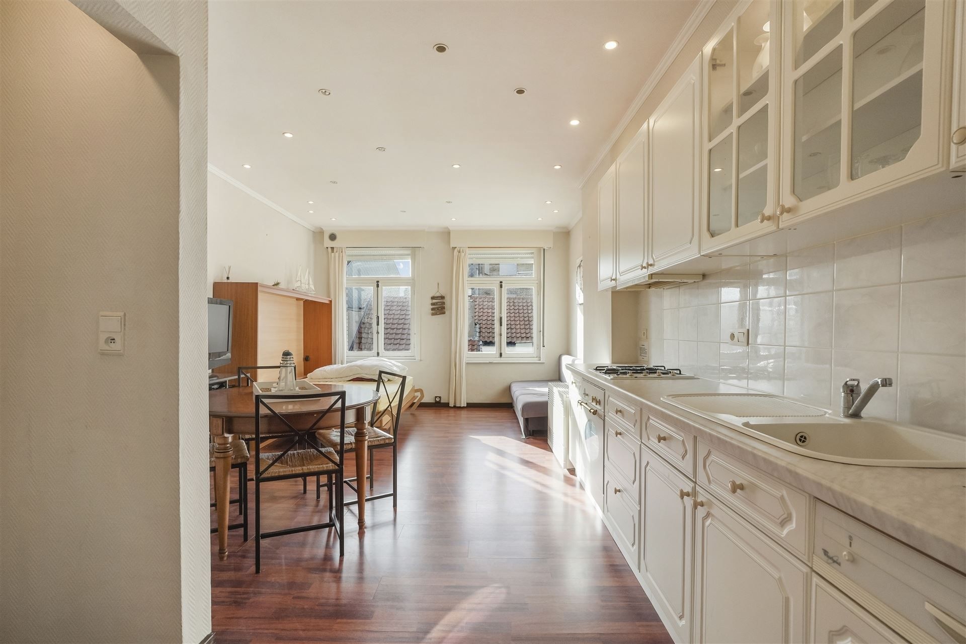 ZONNIG / VLAK AAN ZEEDIJK foto 3