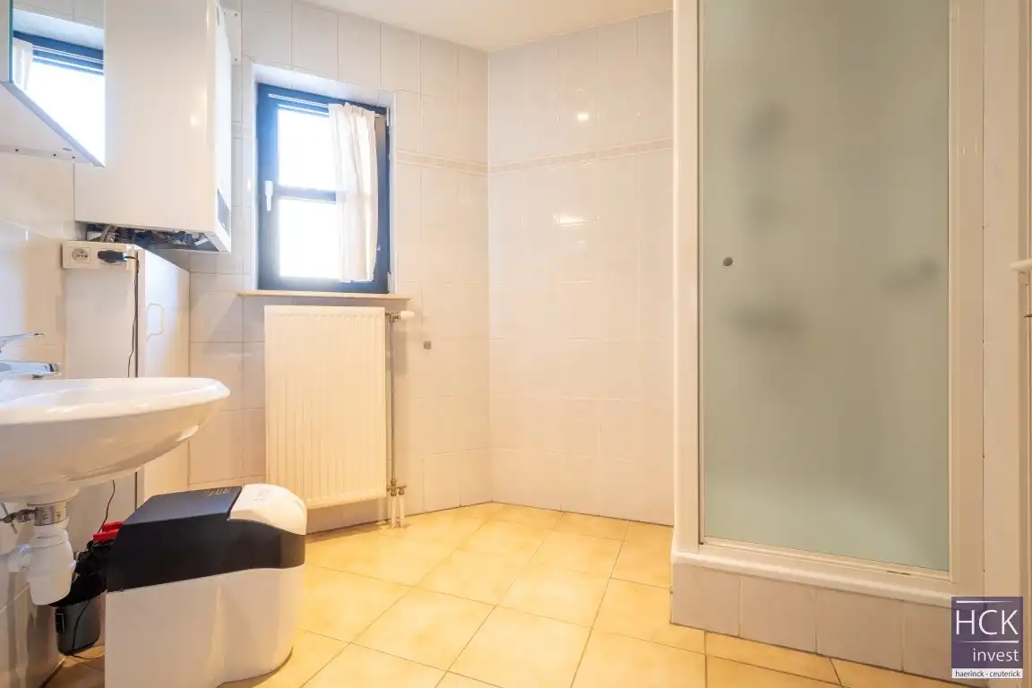 KRUISHOUTEM - Lichtrijk appartement met 2 SLPK. op topligging foto 9