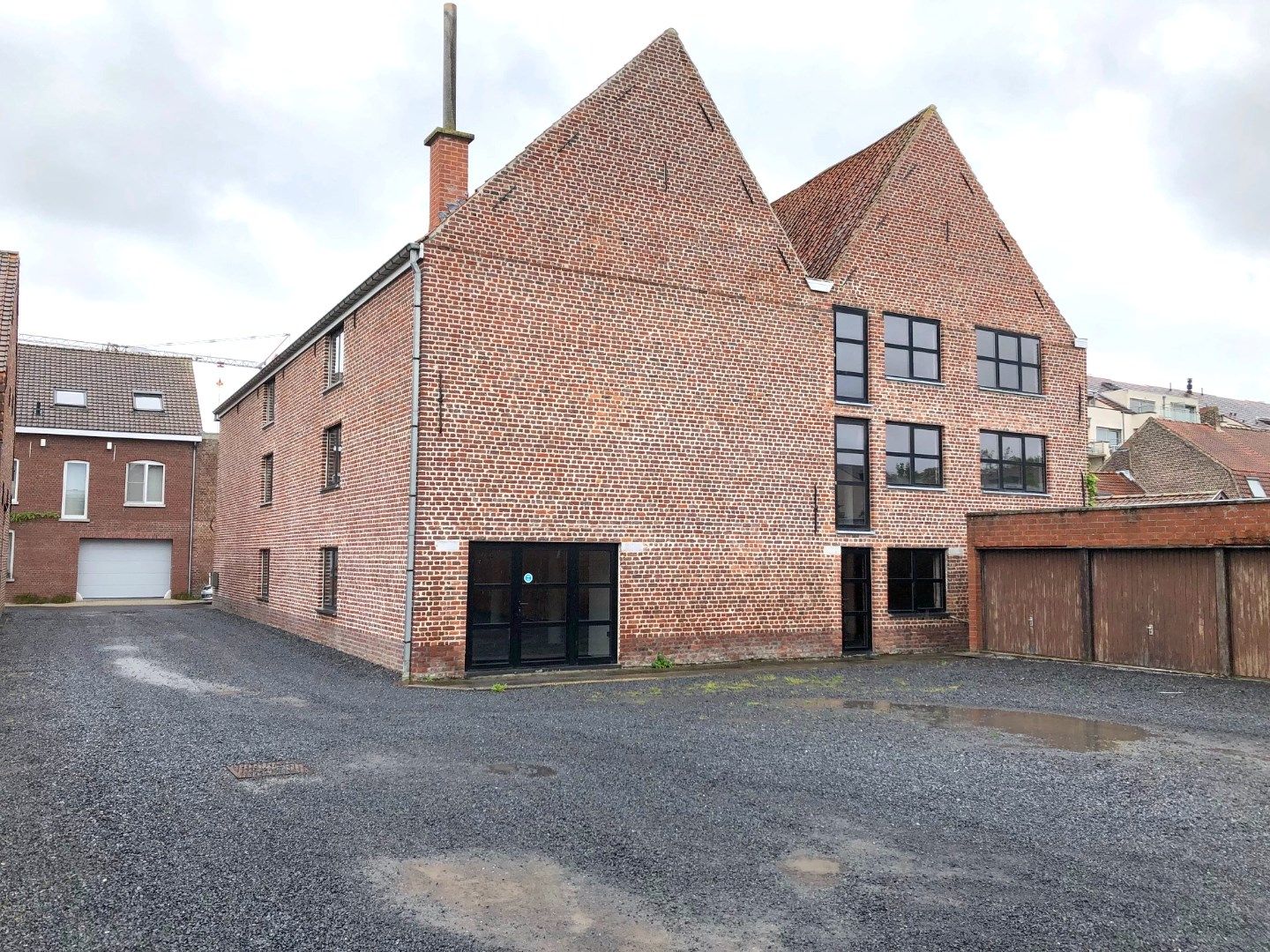 Industrieel pand met een nuttige oppervlakte van 750 m²! foto {{pictureIndex}}