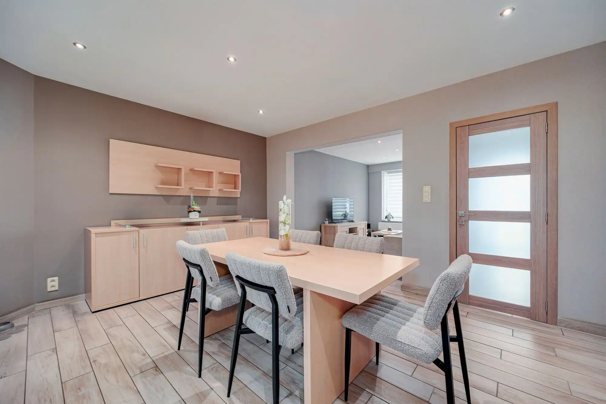 Leuke instapklare woning met 3 slk, garage  en een zonnige tuin foto 4