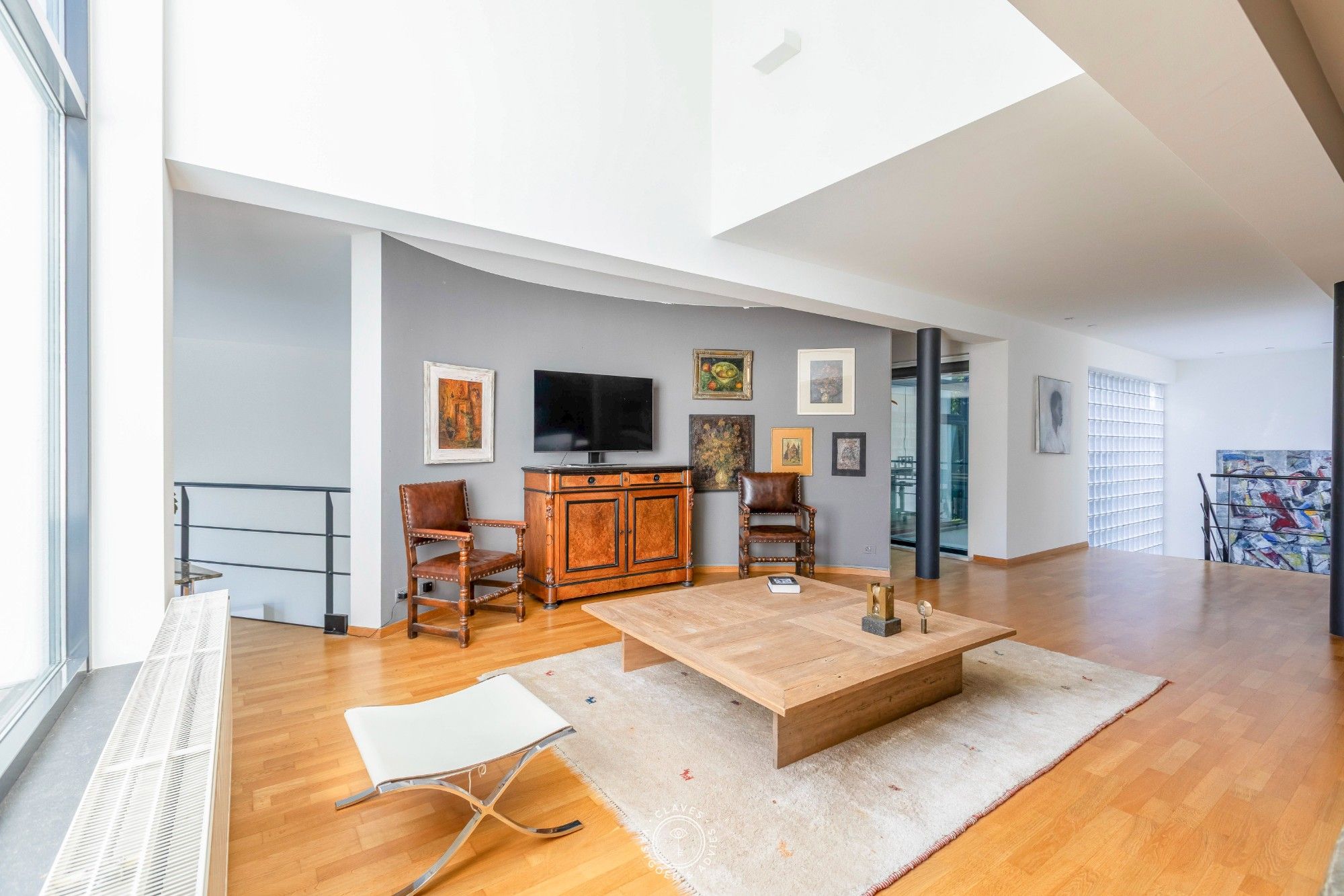 Architecturale villa met prachtige tuin en zwembad foto 18