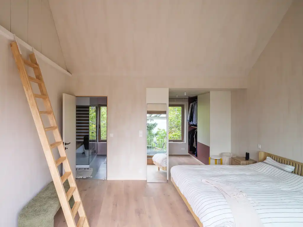 Karaktervolle burgerwoning (225 m²) met romantische tuin, gelegen in de gegeerde stationsbuurt foto 15