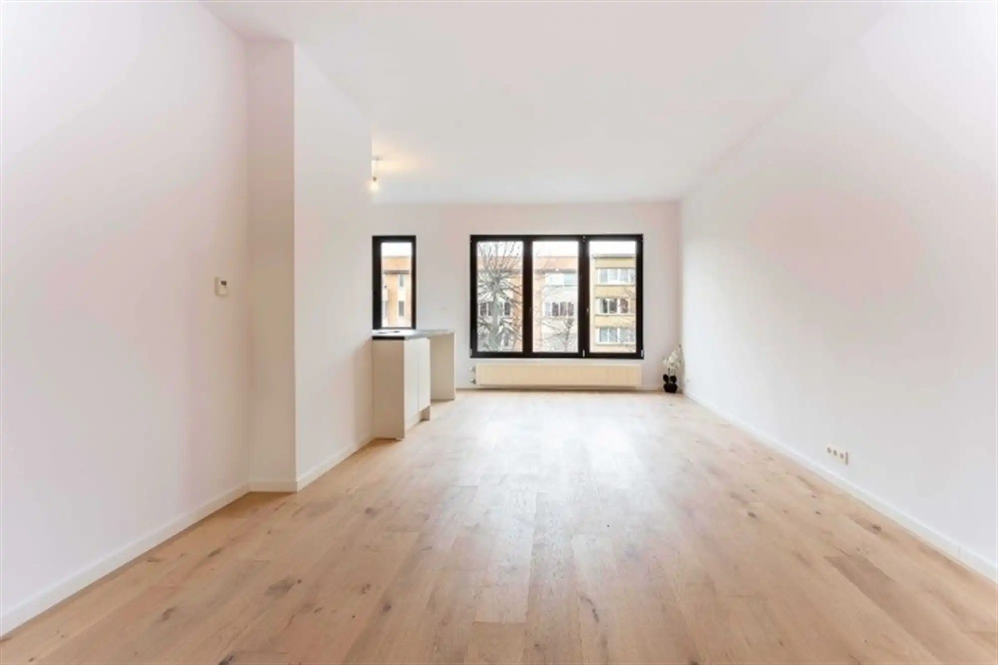 Gerenoveerd 2-slpk appartement nabij Rivierenhof foto 4