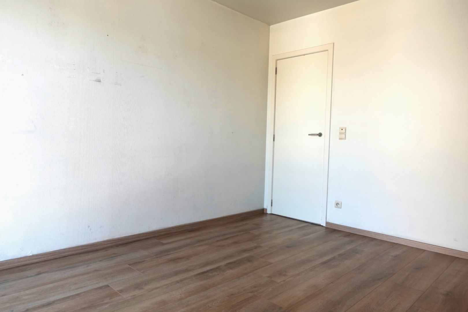 Ruim appartement met 2 slaapkamers te huur in centrum Gistel. foto 3