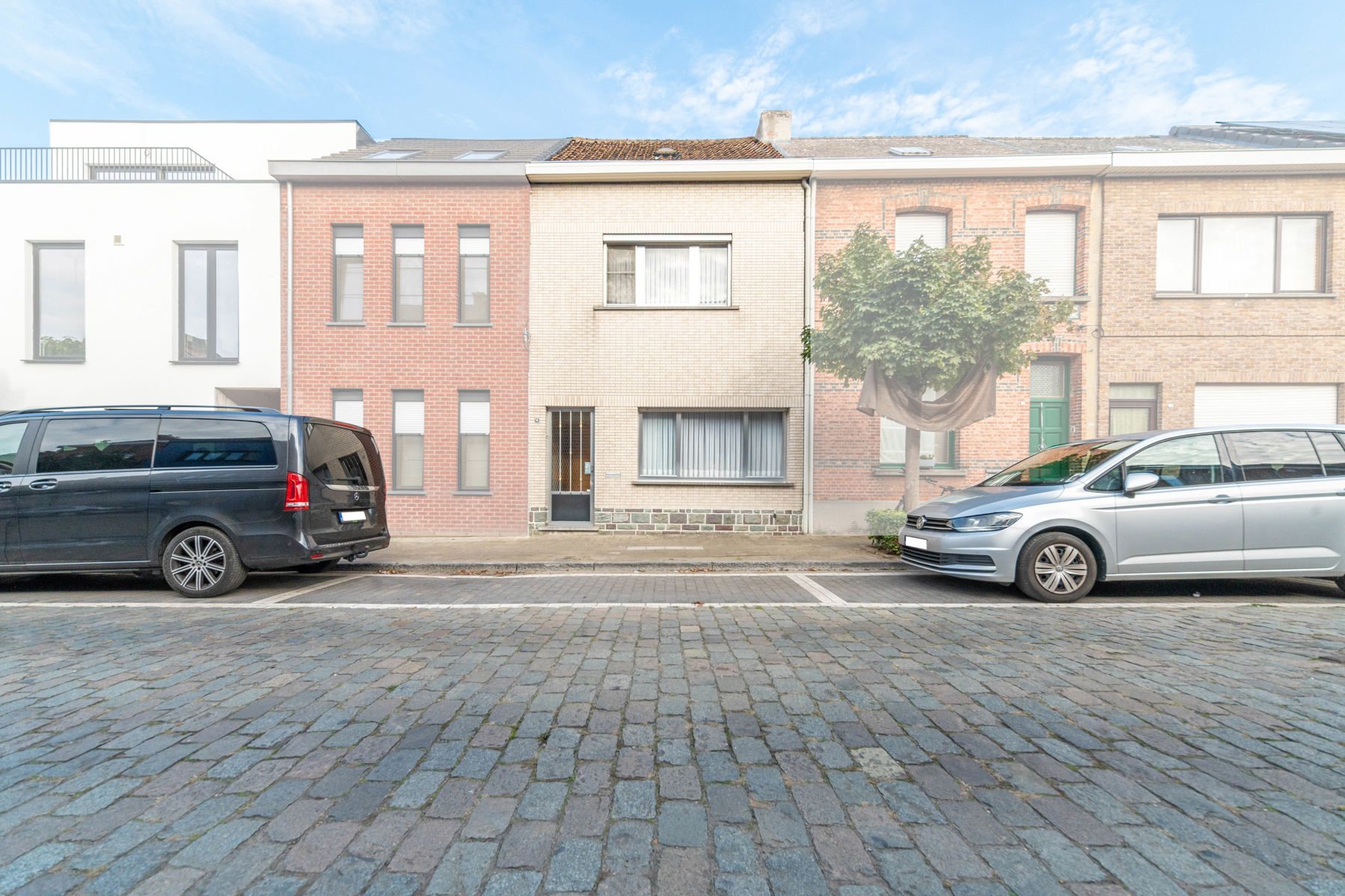 Ruime te renoveren woning met leuke tuin.&nbsp; foto {{pictureIndex}}