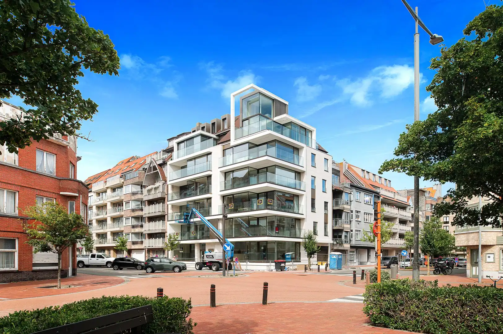 Prachtig nieuwbouwappartement met 2 slaapkamers gelegen op de gelijkvloerse verdieping. foto {{pictureIndex}}