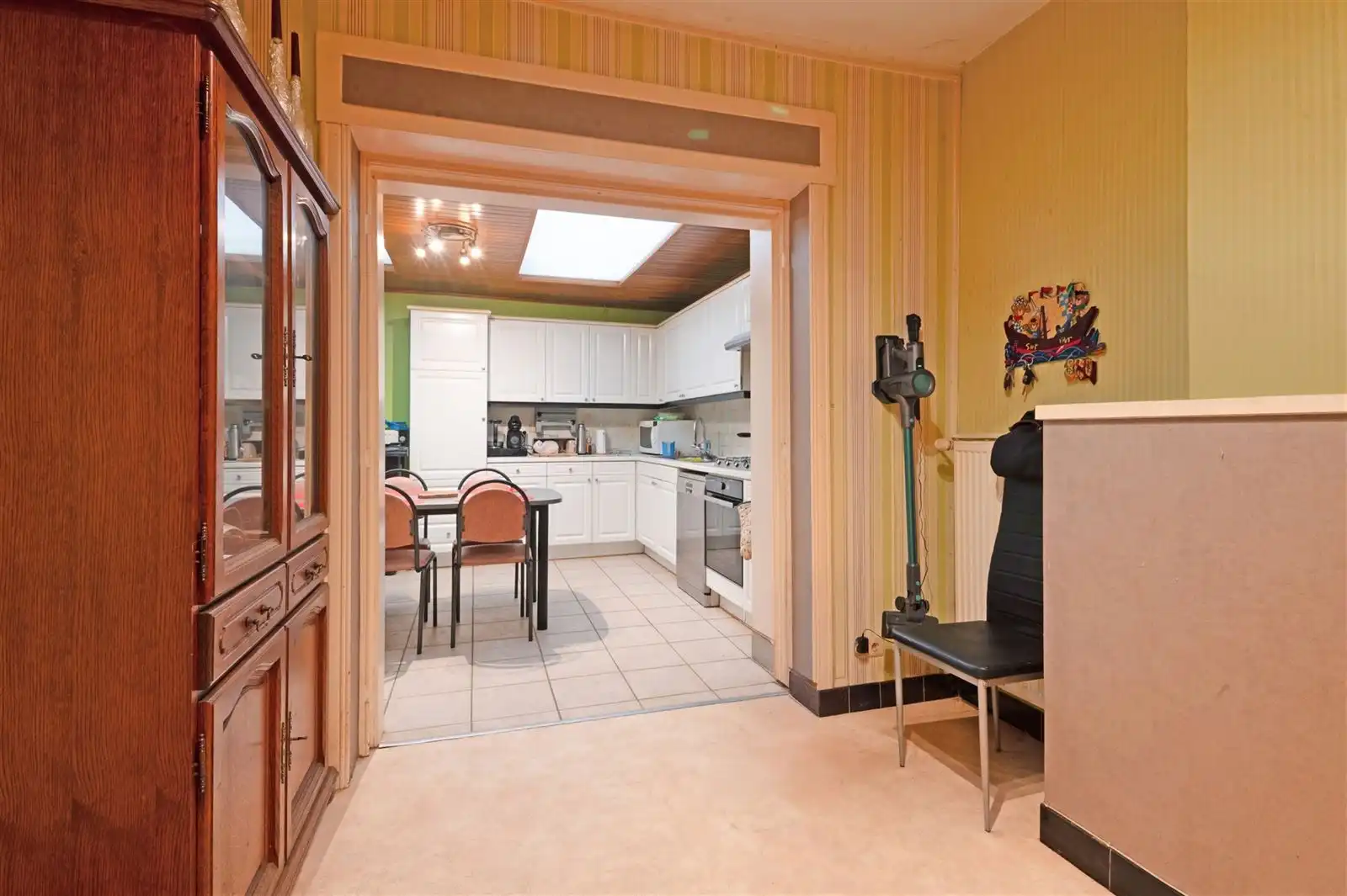 Te renoveren gezinswoning met garage en tuin op 7are55 foto 7