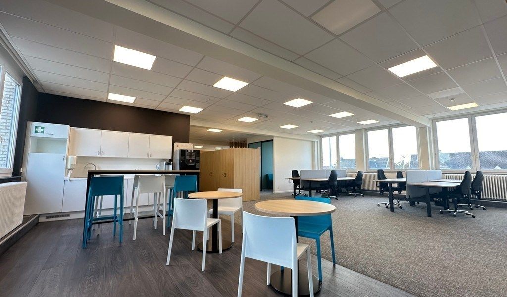 Mooi ingerichte kantoren met opslagmogelijkheid te huur in Sint-Niklaas foto 14