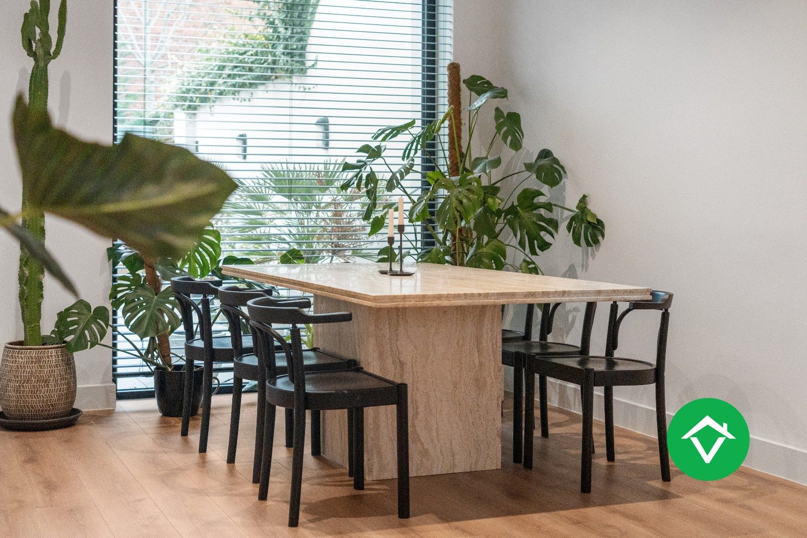 Hoog gerenoveerde woning met tuin en 4 slaapkamers te Roeselare foto 8