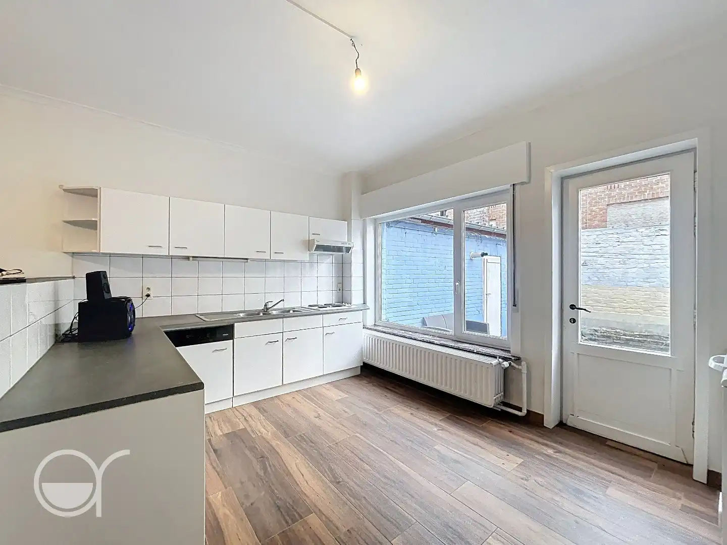 Ruim gelijkvloers appartement met grote binnenkoer in rustige omgeving te Nevele foto 4